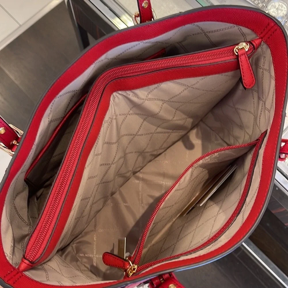 Michael Kors Voyager Saffiano Leather Tote Bag Style# 30H1GV6T4T NWT Crimson